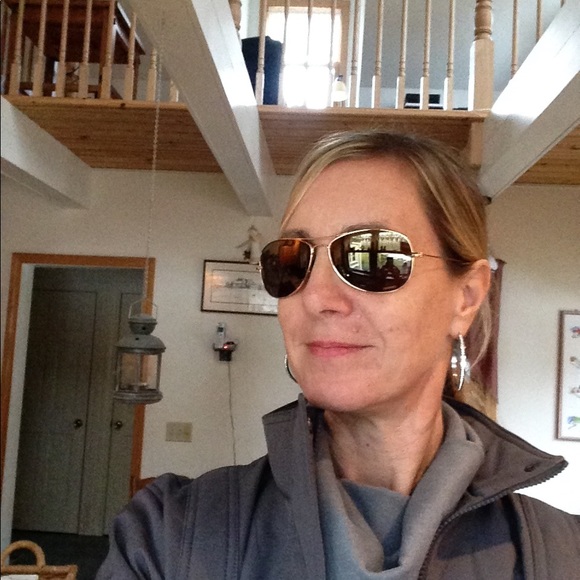 Meet your Posher, Michelle - Picture 1 of 1